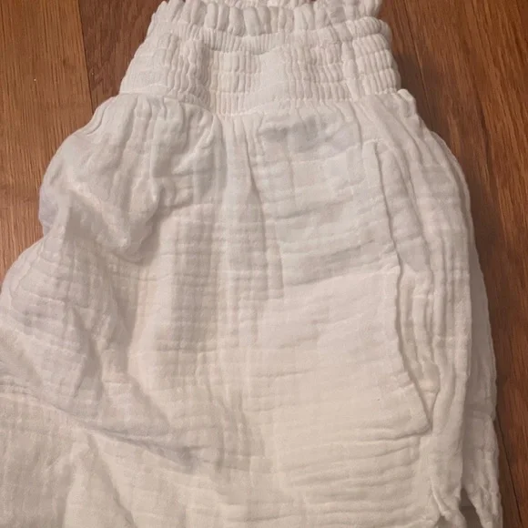 Aerie High Waist White Women's Shorts - Picture 3 of 3